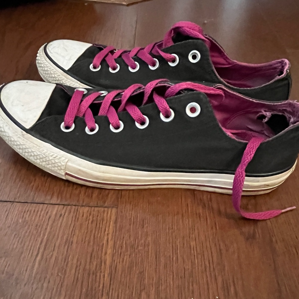 Converse All Star Black with Purple Shoe Laces Women Size 9